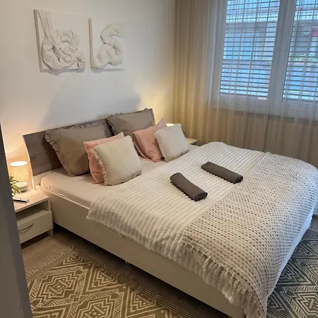 The Elite Iv Downtown Ac & Garage Parking Apartament Bratislava