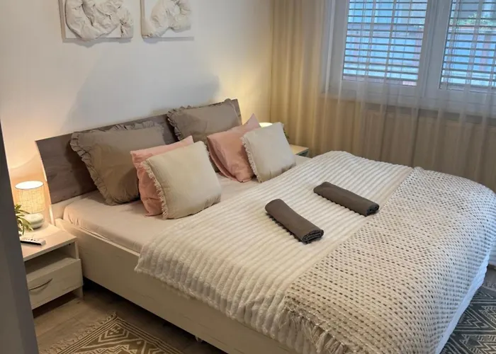 The Elite Iv Downtown Ac & Garage Parking Apartment Pressburg